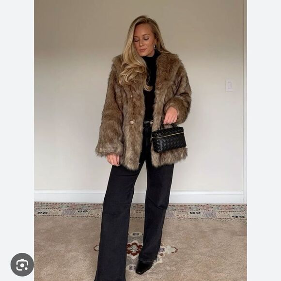 🔥 Abercrombie and fish Shawl Collar Faux Fur Coat Sz XXS new - Picture 9 of 9